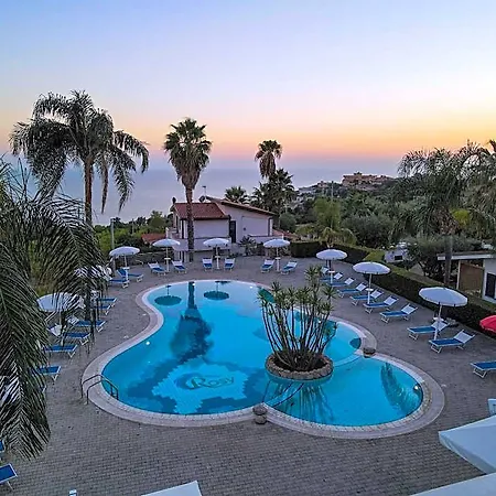 Rosy Hotel